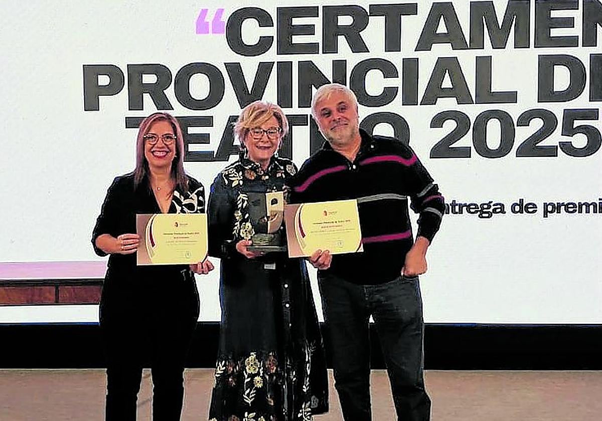 Eva Martínez, Mariví Conejo y Javier Pérez Caballero, durante la entrega de premios.