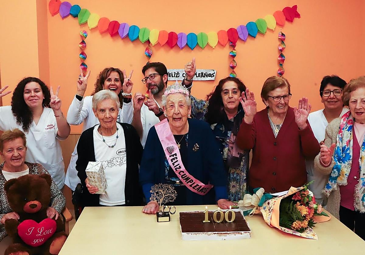 Agustina lo celebró con su hija, sus compañeras y el personal de la residencia.