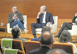 Miguel de los Toyos, Joseba Cedrún y Yolanda Díez, ayer durante una de las mesas técnicas del SIE.