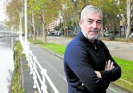 El presidente de Canarias, Fernando Clavijo, posa este sábado en el bilbaíno Campo Volantín.
