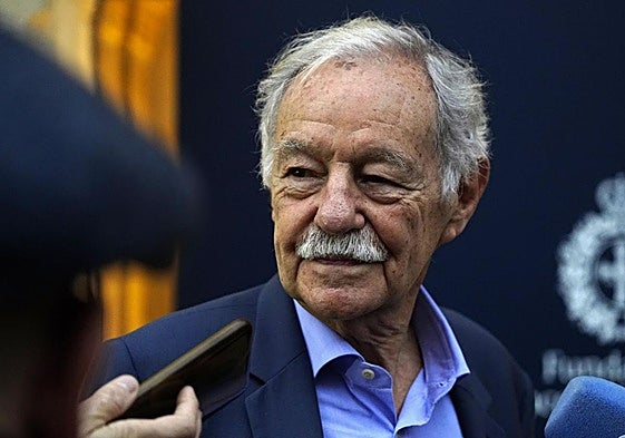 El escritor Eduardo Mendoza.