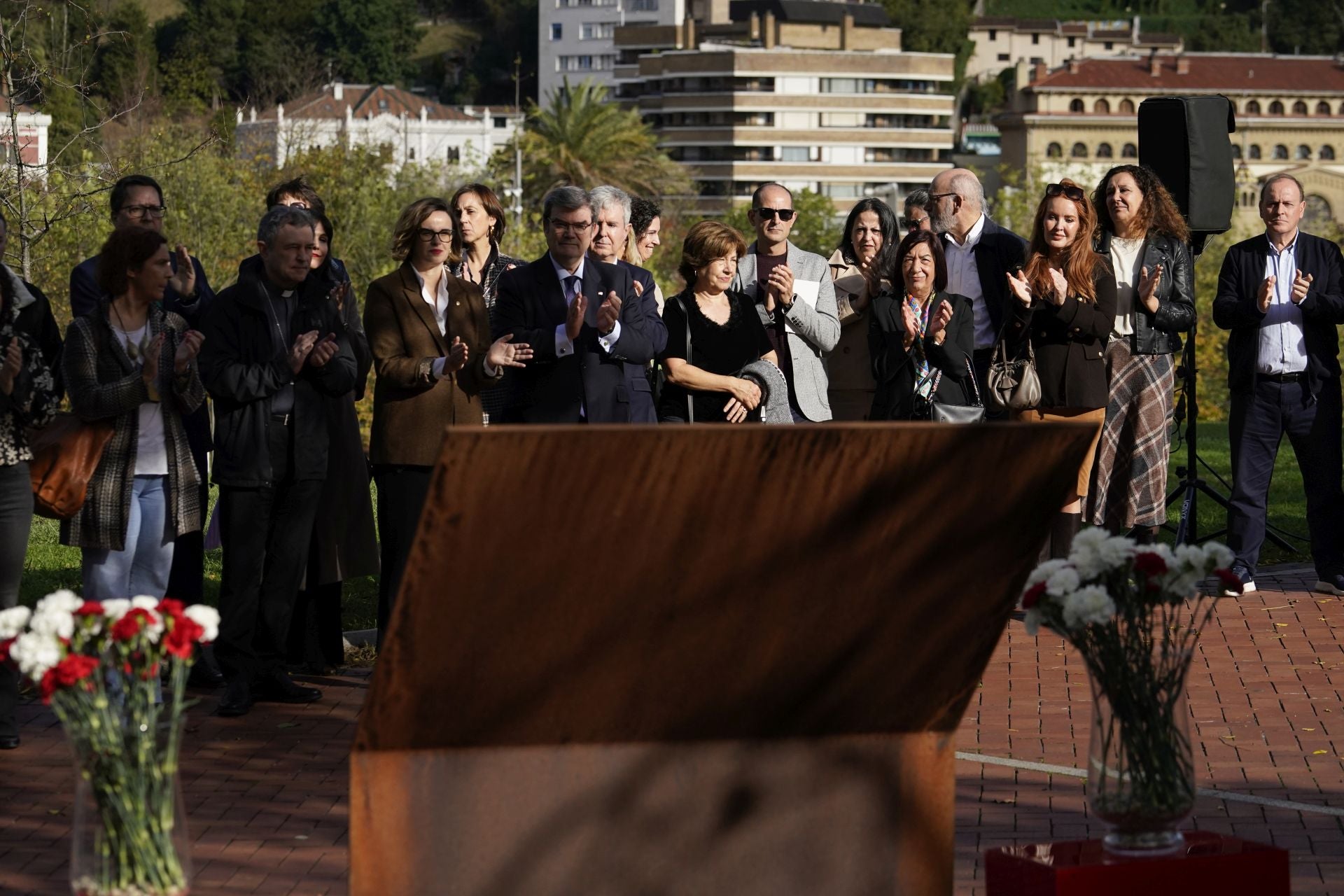 La ofrenda floral por el Día de la Memoria en Bilbao, en imágenes