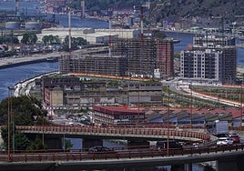 Viviendas en construcción en la isla de Zorrozaurre.