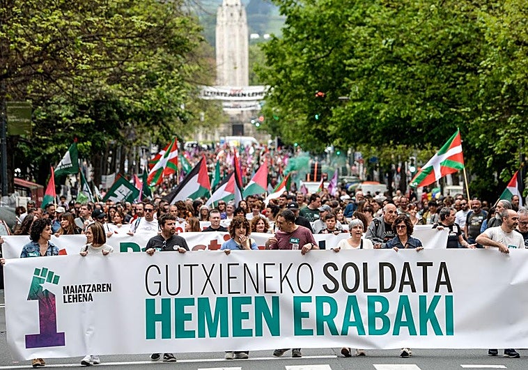 ELA marca al PNV y Lakuntza defenderá en el Parlamento el salario mínimo vasco