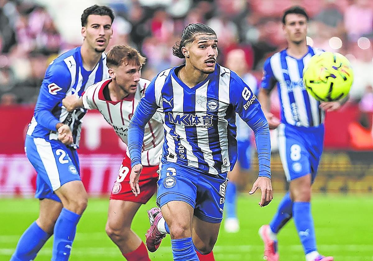 Los centros laterales erosionan la retaguardia del Alavés