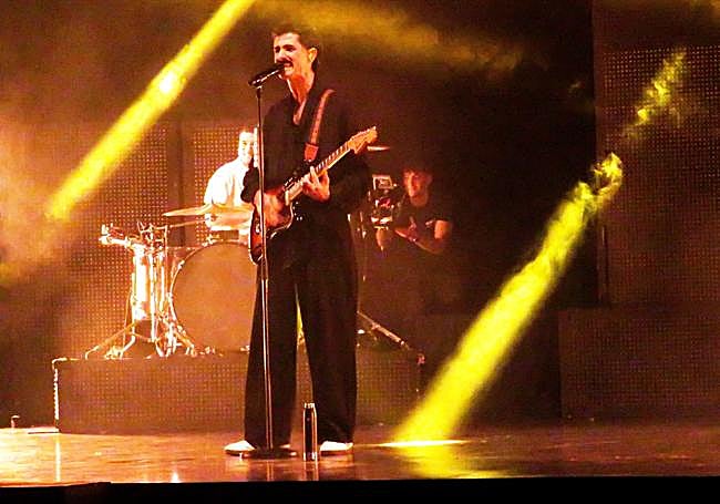 Lizarazu a menudo se colgó la guitarra.