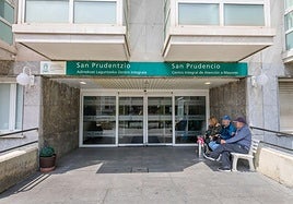 Entrada al CIAM San Prudencio, donde hay viviendas comunitarias y atención diurna, entre otros servicios.