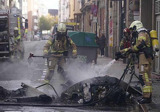 Varios depósitos han quedado calcinados.