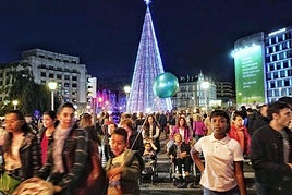 El árbol de la Plaza Moyúa de Bilbao acaparó todas las miradas el año pasado.
