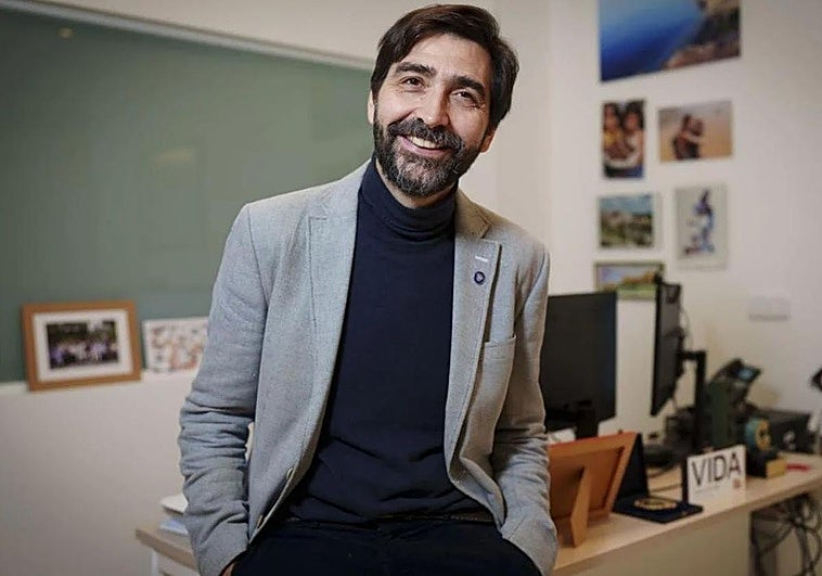 El pediatra que quiere curar a todos los niños con leucemia, y lo está consiguiendo