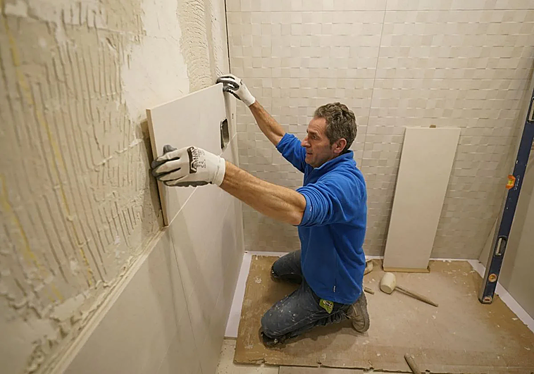 Bilbao refuerza las ayudas para cambiar las bañeras por duchas