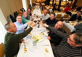 Con amigos o compañeros de trabajo, se siguen aprovechando estas fechas como excusa para reunirse.