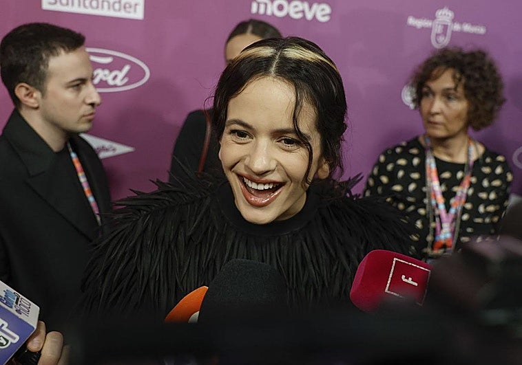 El obispo vasco que le dedica a Rosalía su carta dominical: «No consigo entenderte»