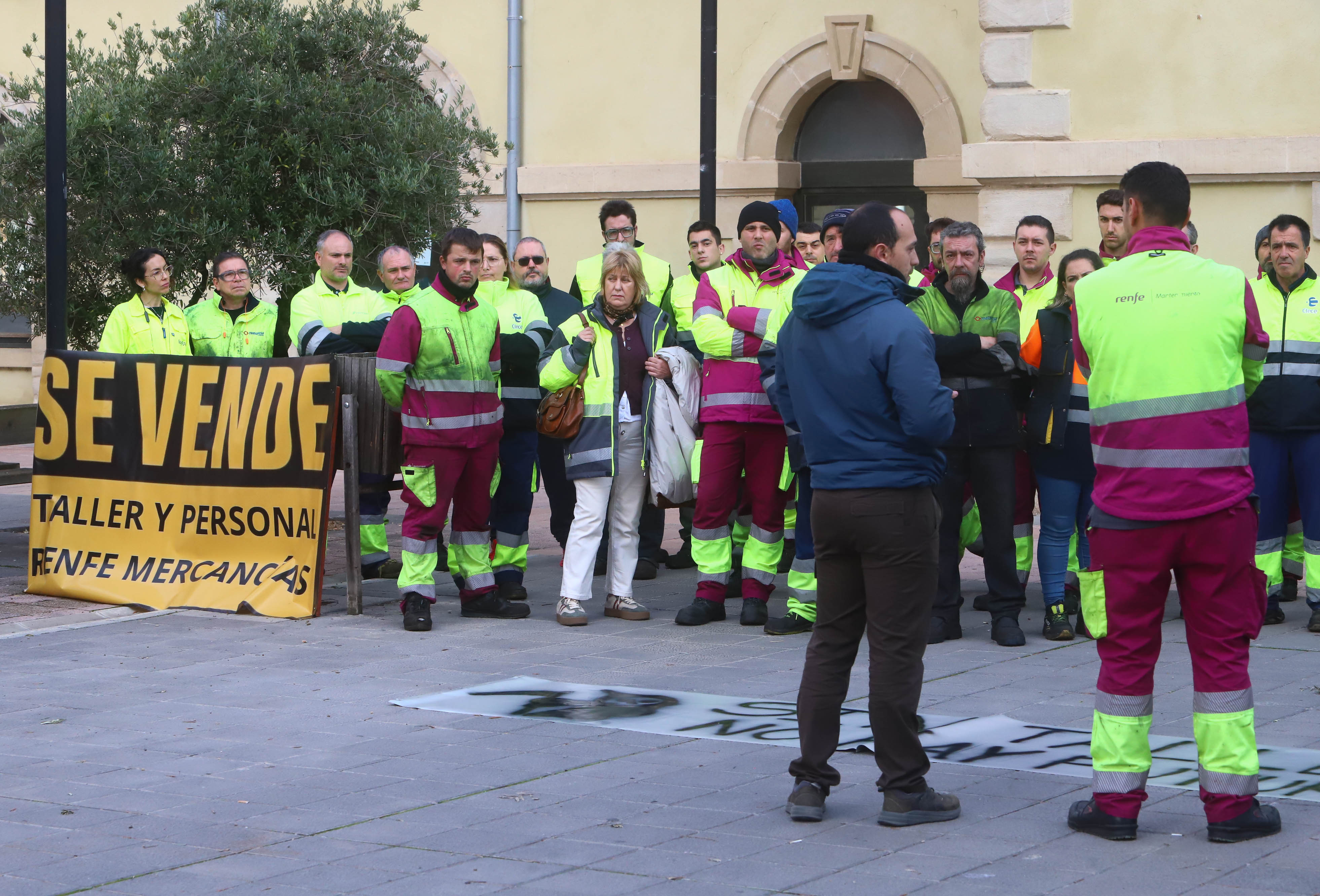 Seguirán con las concentraciones diarias a la espera de que la empresa confirme sus intenciones.