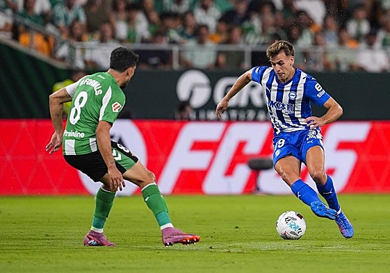Pablo Ibáñez encara a Fornals durante el partido ante el Betis en La Cartuja.