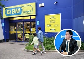 La portavoz del Gobierno vasco, Maria Ubarretxena, junto al consejero de Hacienda, Noël d'Anjou