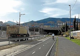 El nuevo vial conectará con la rotonda junto al BEC pasando por el túnel que se ve al fondo de la imagen.