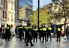 Actuación de la Policía Municipal de Bilbao contra el 'top manta'