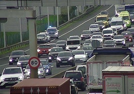 Finalizan las retenciones en la A-8 por dos accidentes a la altura de Barakaldo