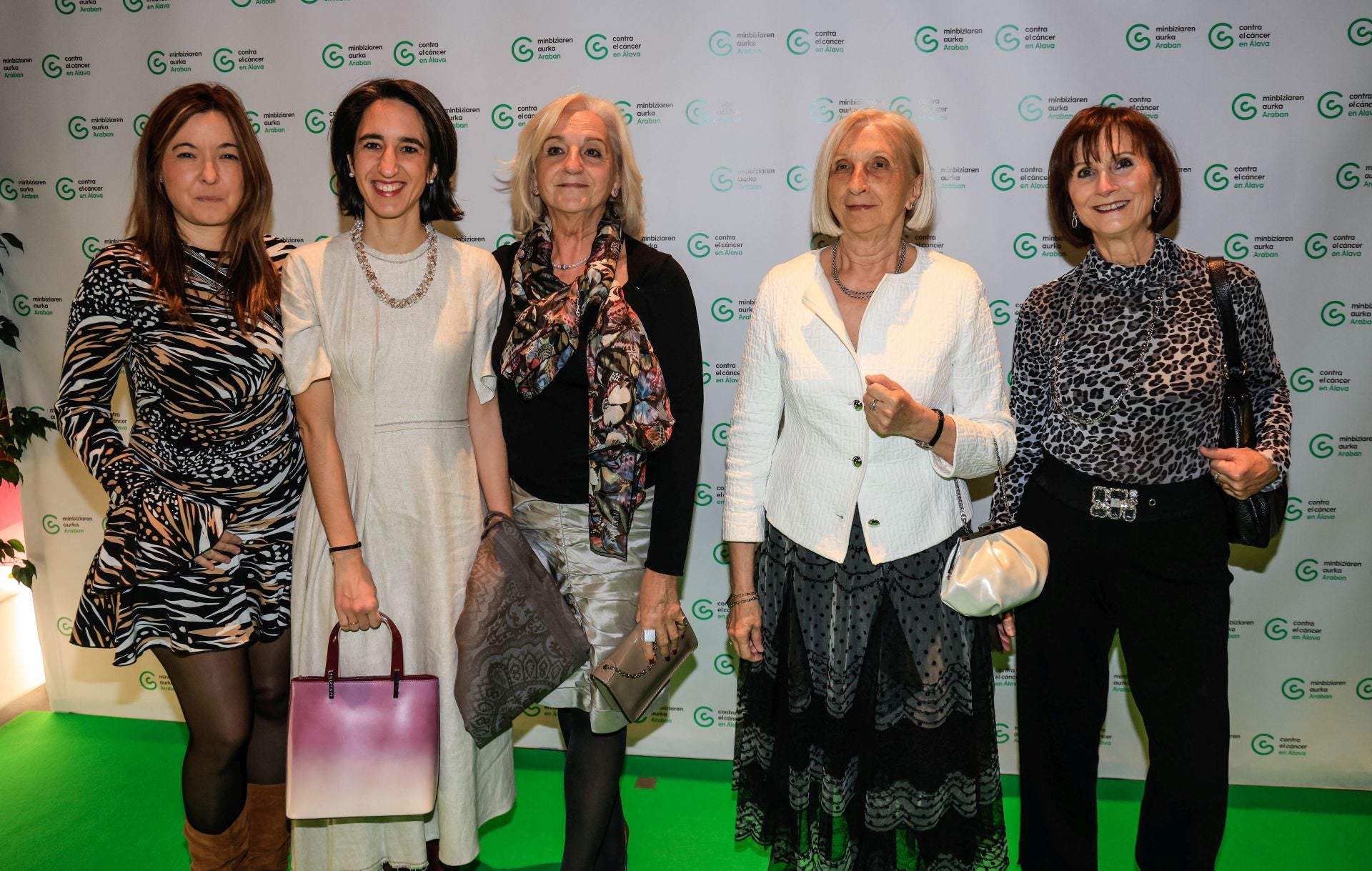 Verónica Fernández, Maite Galdos, Pilar Rodríguez, Rosa Rodríguez y Esperanza Eguíluz.