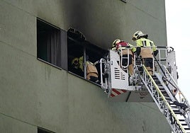 Muere el hombre que saltó por la ventana para huir de las llamas en el incendio de Barakaldo