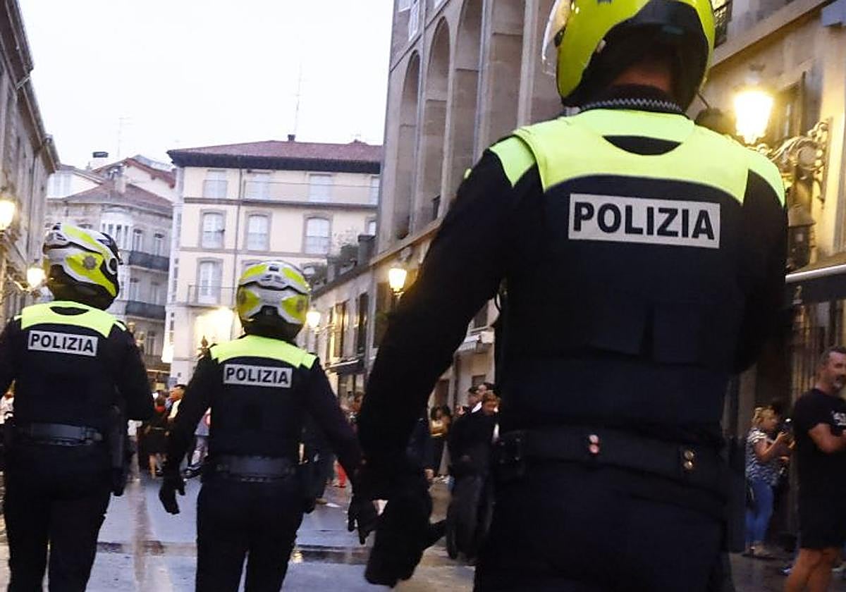 Detenido en Vitoria tras agredir a su pareja delante de su hija y huir del domicilio