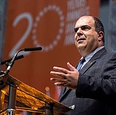 Quién es el multimillonario que ha donado 730.000 latas de conserva para las familias vulnerables