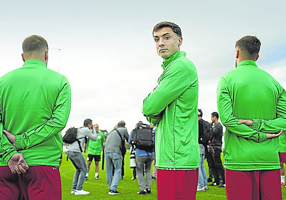 Oier Zarraga en Lezama antes del entrenamiento de la selección previo al partido con Palestina.