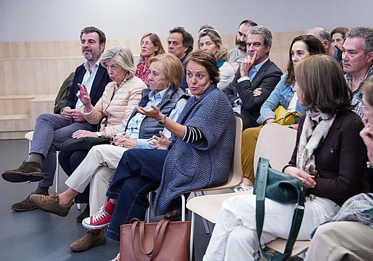 Algunos de los participantes en el diálogo, celebrado en la sala de actos de la tienda de EL CORREO.