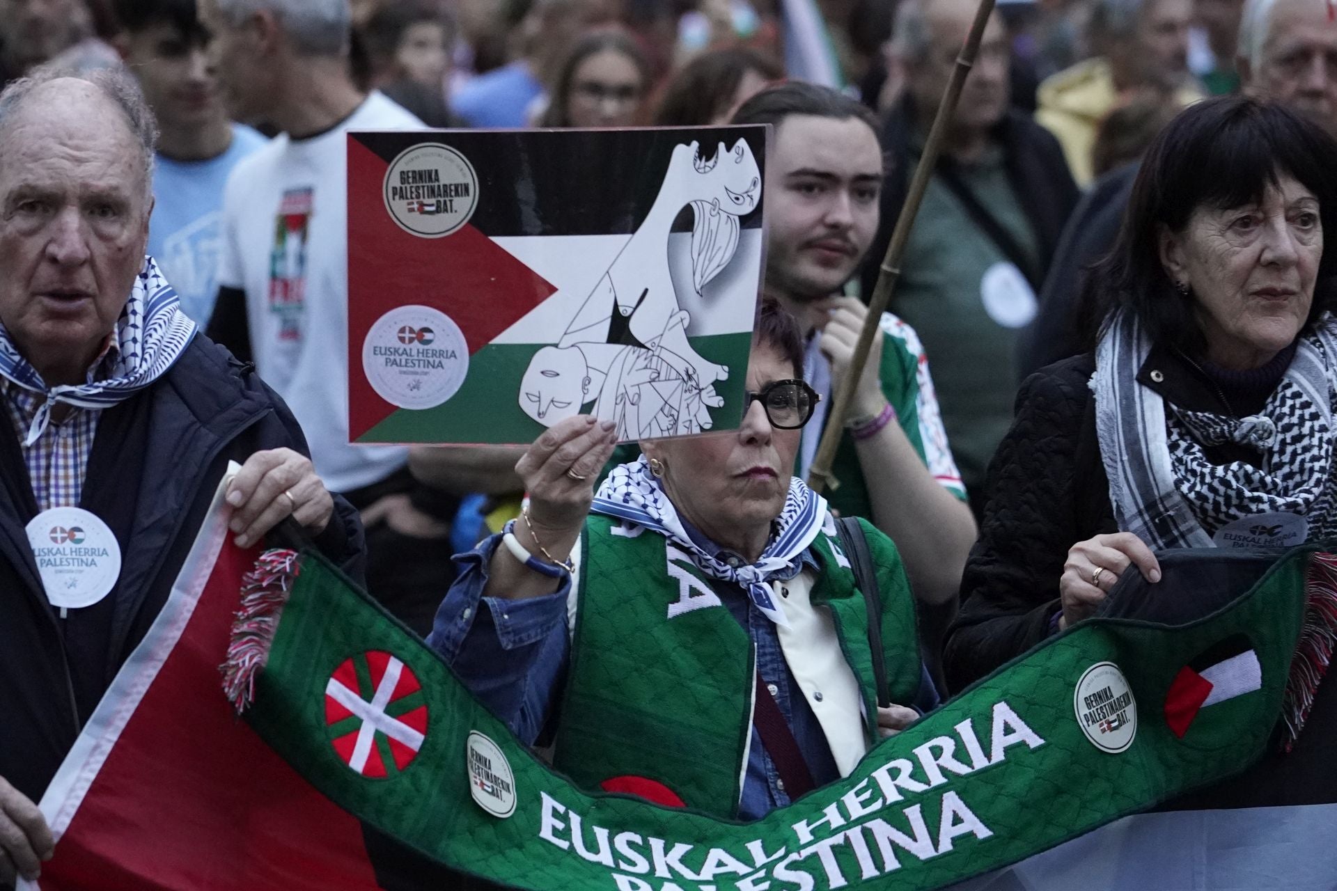 Las mejores imágenes de la fiesta por Palestina en Bilbao previas a los incidentes