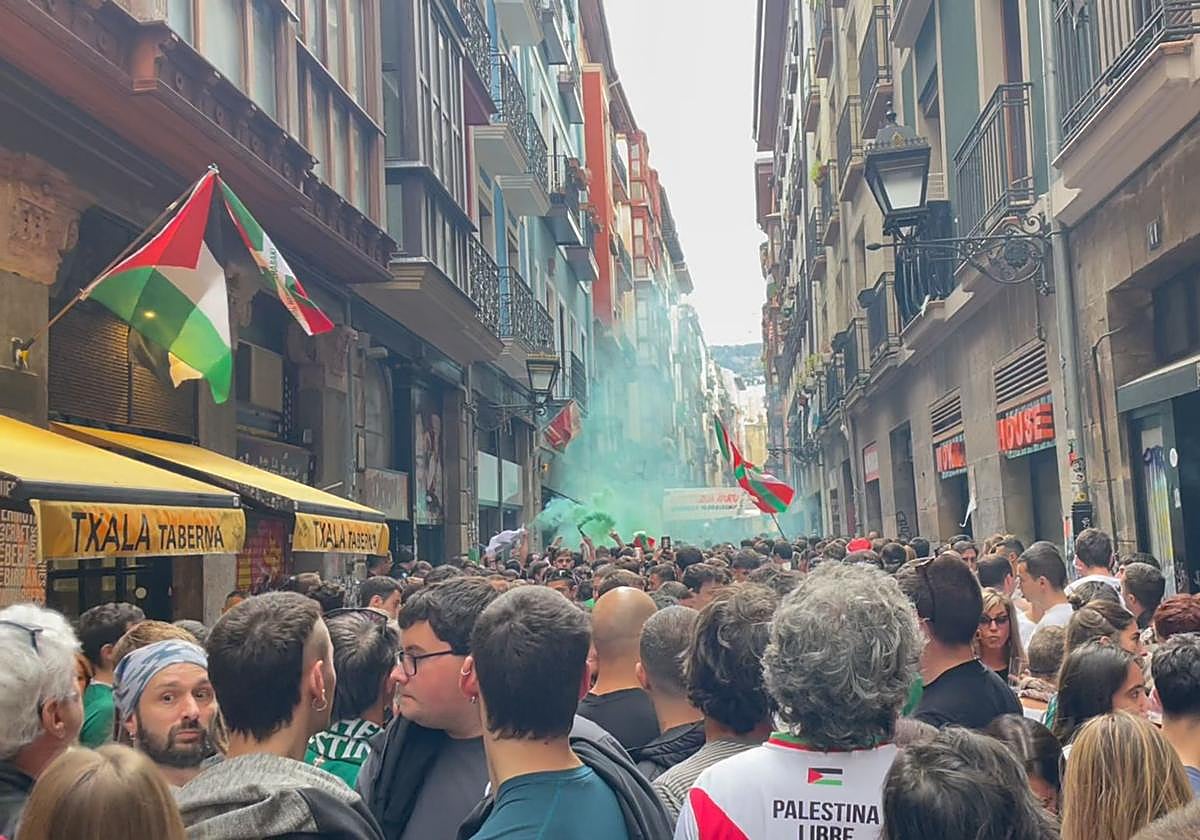 Las mejores imágenes de la fiesta por Palestina en Bilbao previas a los incidentes
