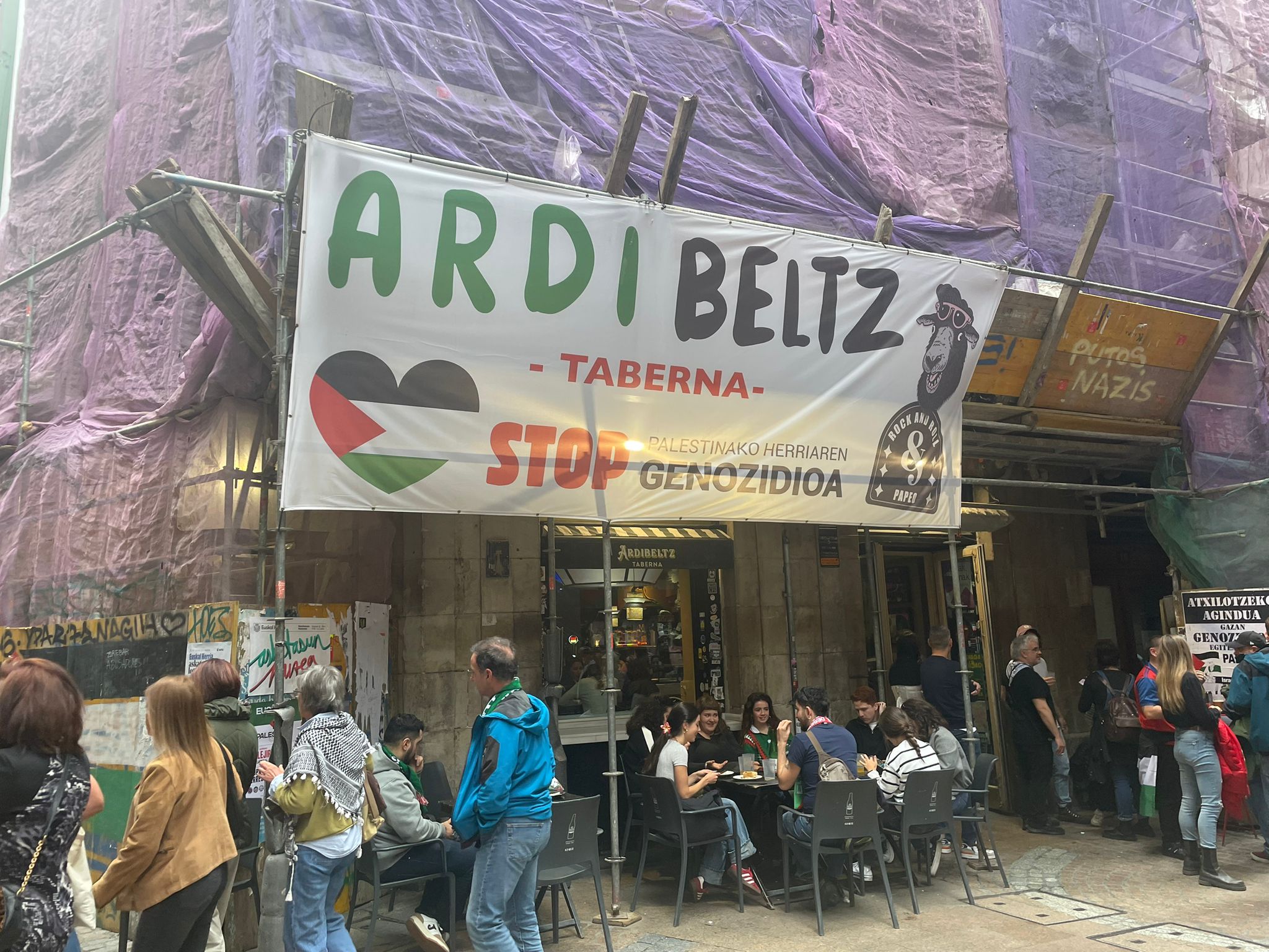 Las mejores imágenes de la fiesta por Palestina en Bilbao previas a los incidentes