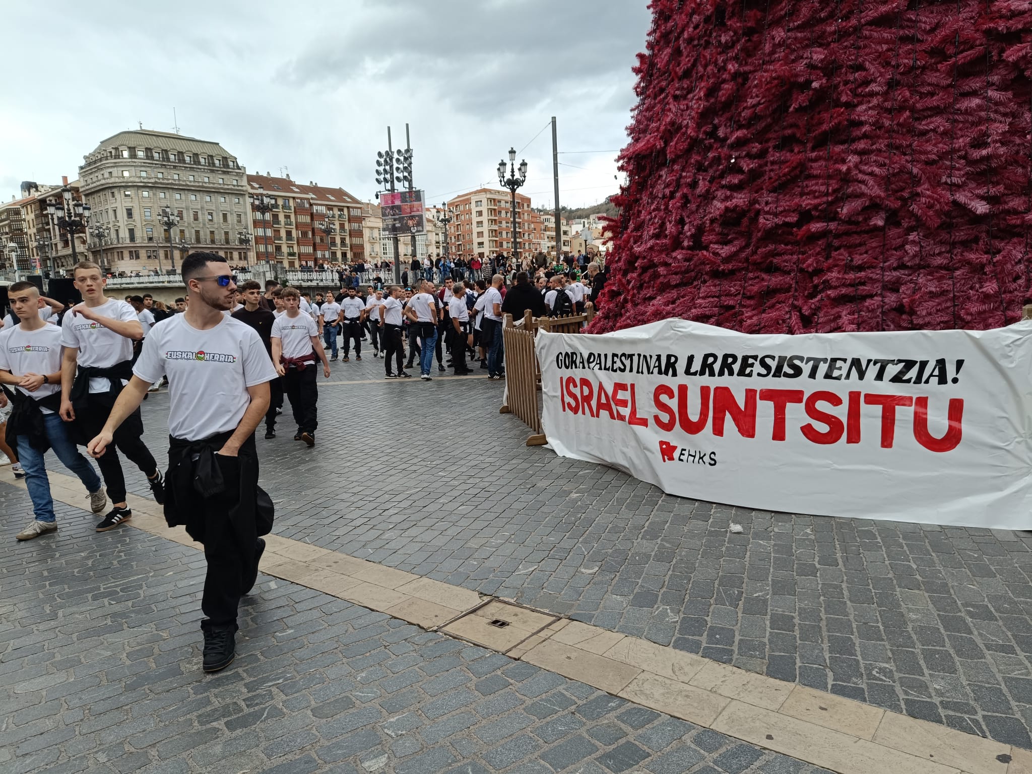 Las mejores imágenes de la fiesta por Palestina en Bilbao previas a los incidentes