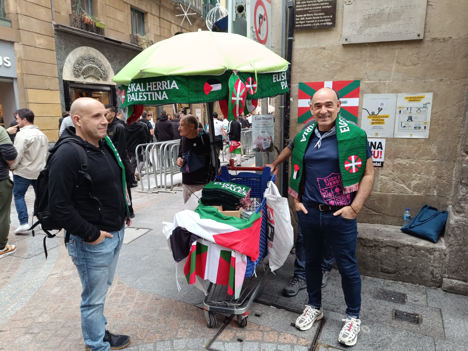 Las mejores imágenes de la fiesta por Palestina en Bilbao previas a los incidentes