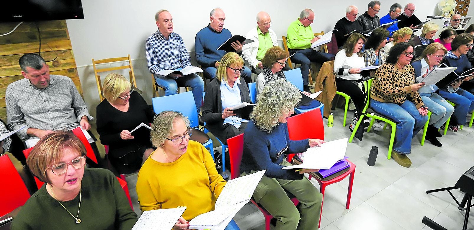 Imagen principal - El grupo ha trabajado de manera intensa para preparar su actuación en el Apolo.