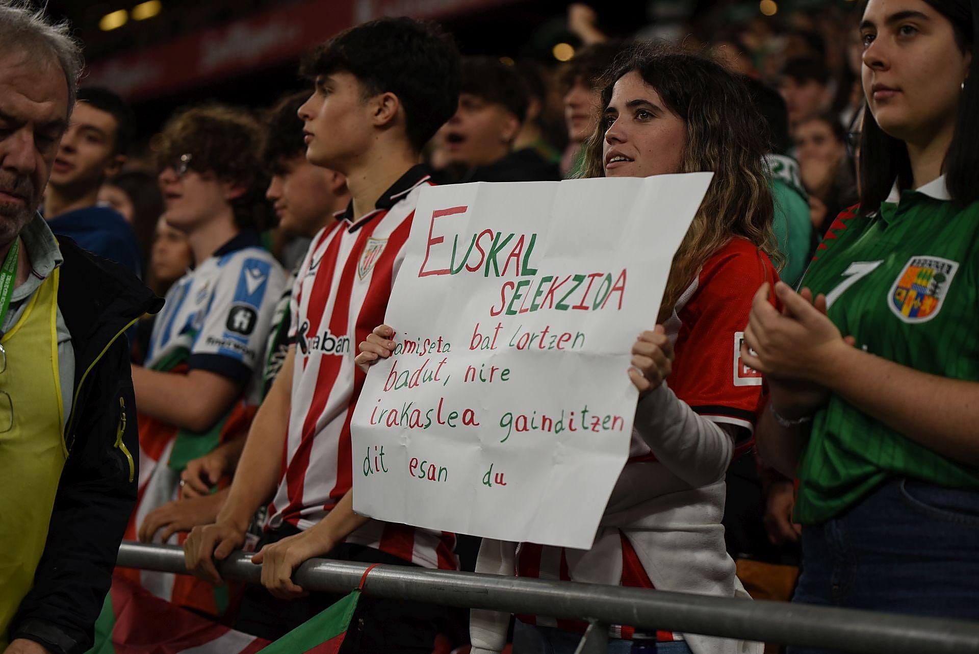 Las bonitas imágenes que nos deja el Euskadi-Palestina en San Mamés