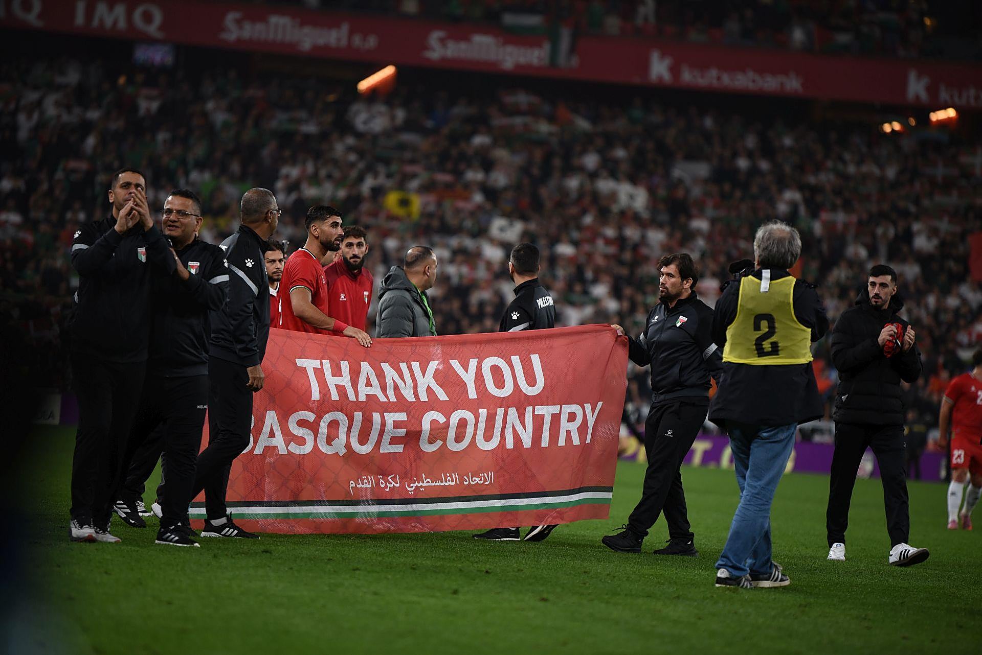Las bonitas imágenes que nos deja el Euskadi-Palestina en San Mamés