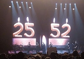 25 años en la música y 52 años de edad.