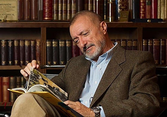 El palo de Arturo Pérez Reverte a Ryanair por su última novedad: «Esa gentuza...»
