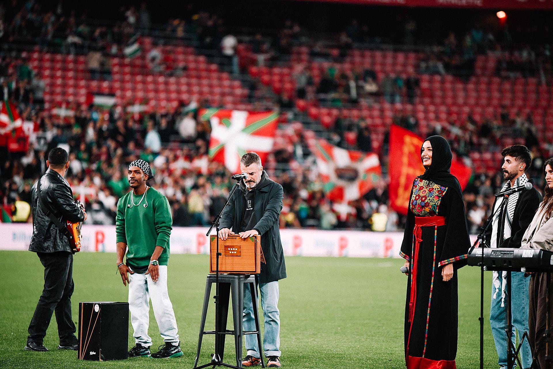 Las bonitas imágenes que nos deja el Euskadi-Palestina en San Mamés