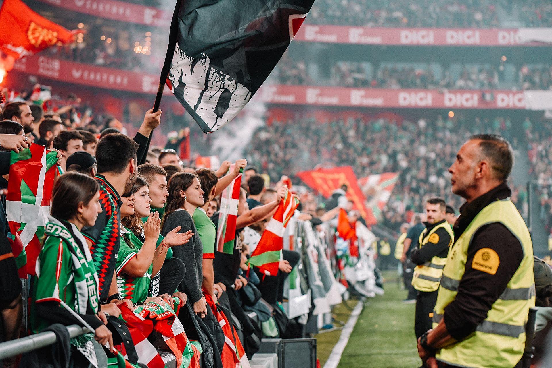 Las bonitas imágenes que nos deja el Euskadi-Palestina en San Mamés