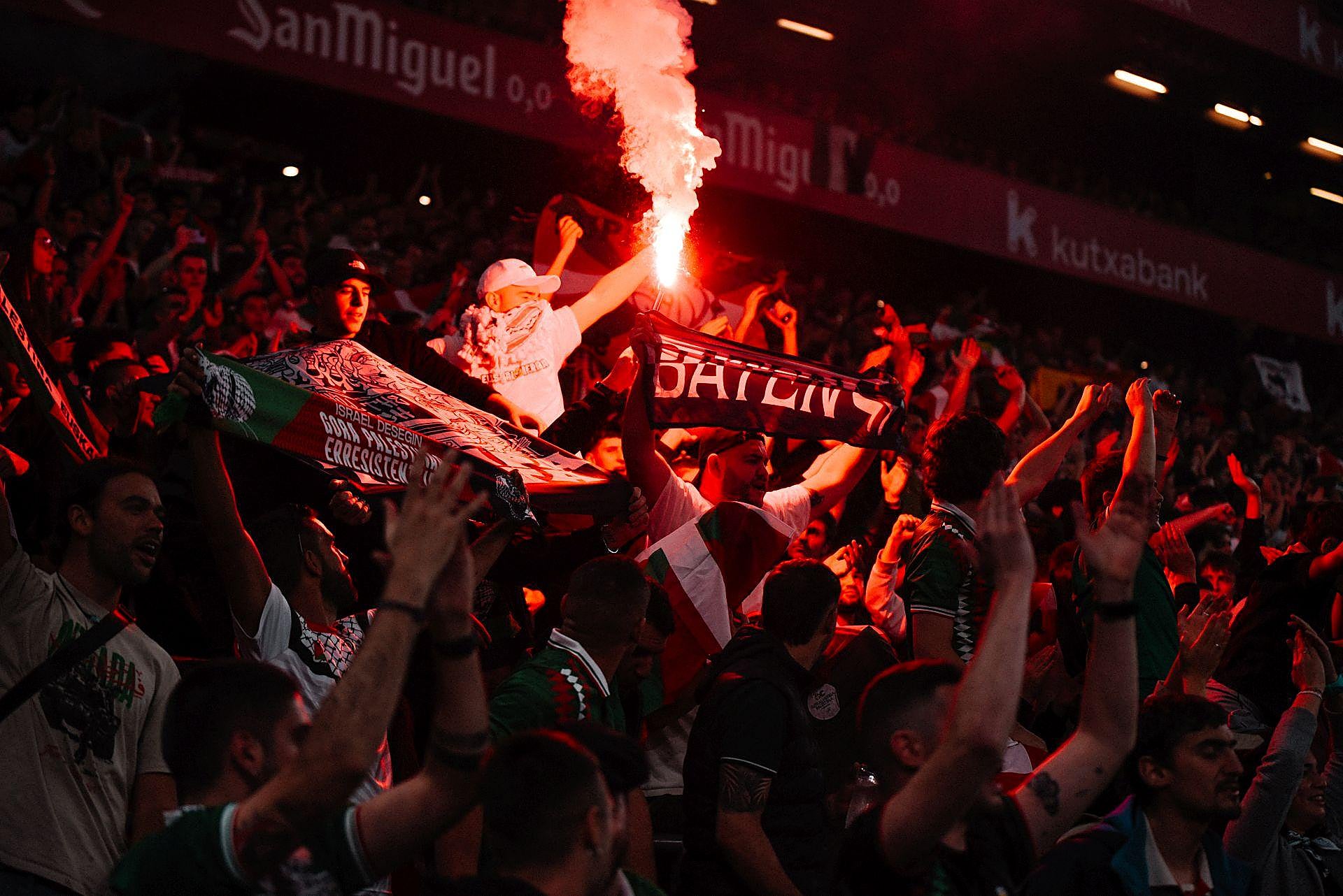 Las bonitas imágenes que nos deja el Euskadi-Palestina en San Mamés