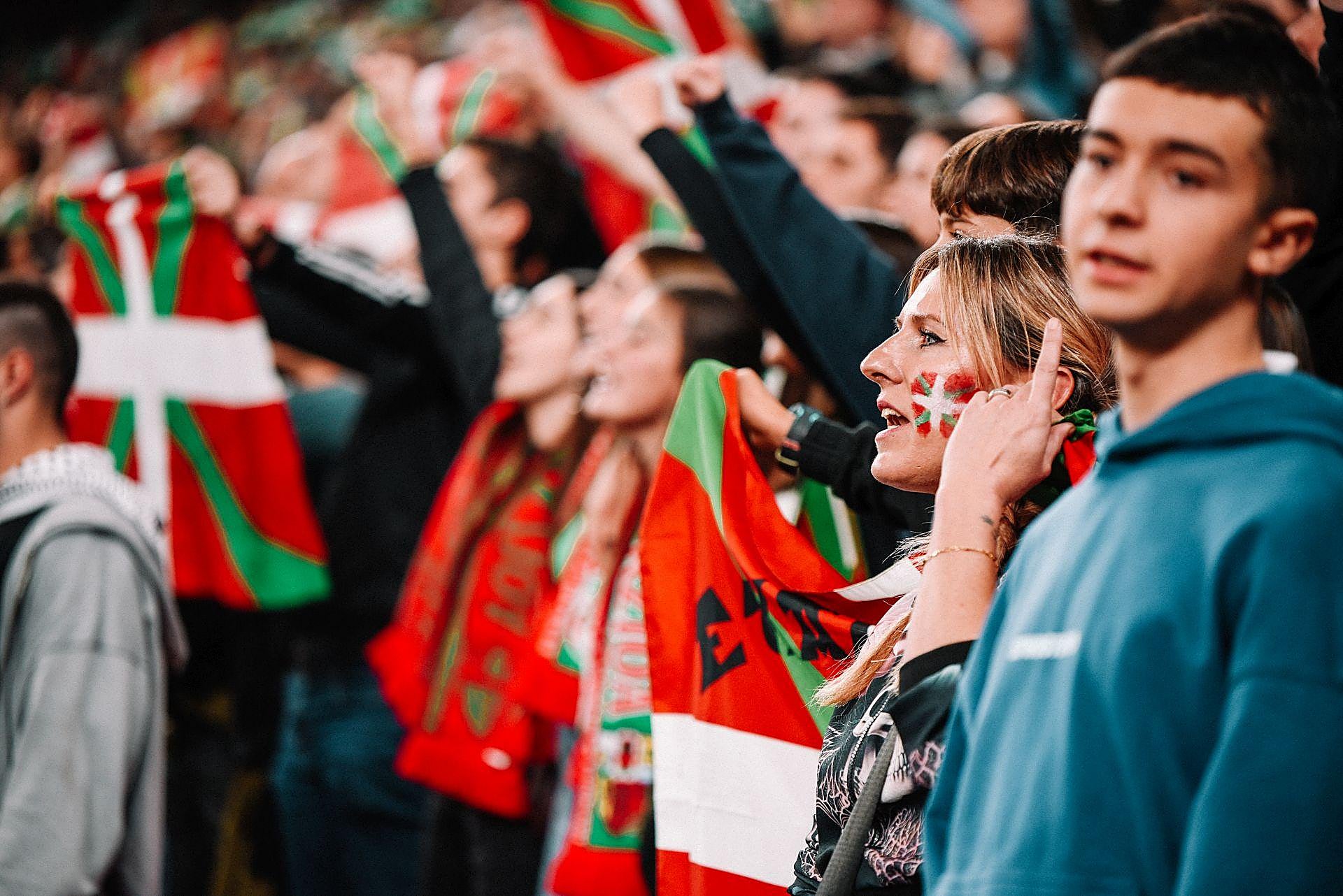 Las bonitas imágenes que nos deja el Euskadi-Palestina en San Mamés