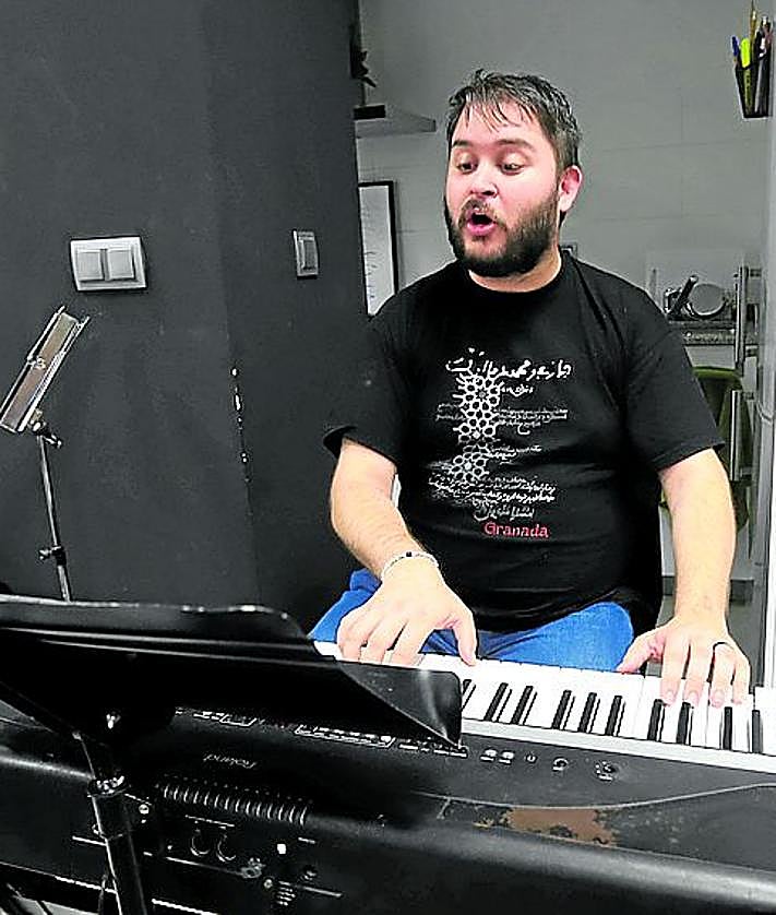 Imagen secundaria 2 - El grupo ha trabajado de manera intensa para preparar su actuación en el Apolo.