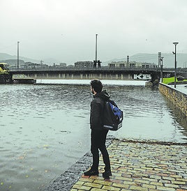 Desembocadura del río Asua en la Ría de Bilbao.
