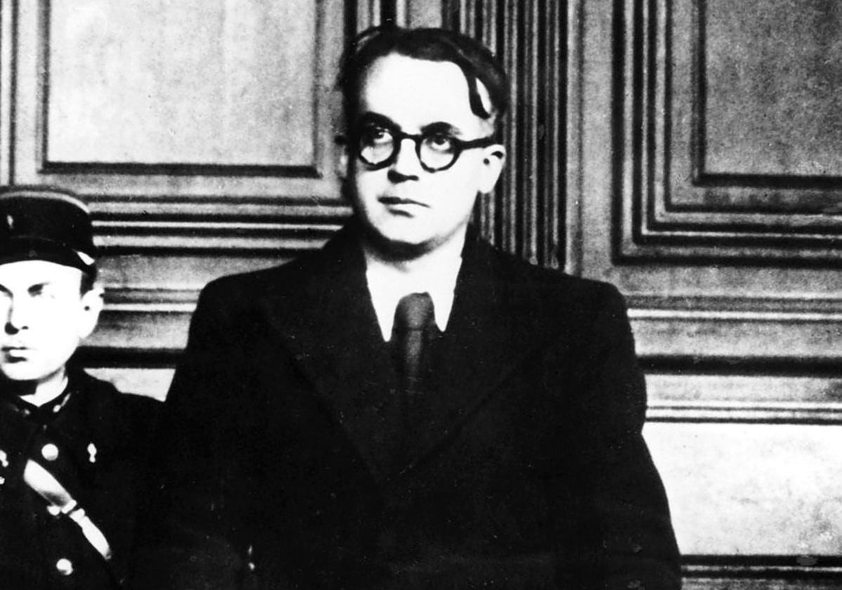 El escritor Robert Brasillach, fusilado a los 35 años en 1945.