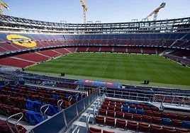 Panorámica del Camp Nou, todavía en obras.