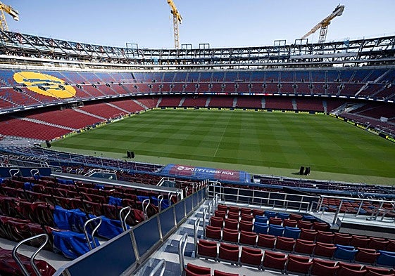 Panorámica del Camp Nou, todavía en obras.