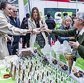 María Nanclares y Saray Zárate durante la apertura de la edición anterior de BioAraba.