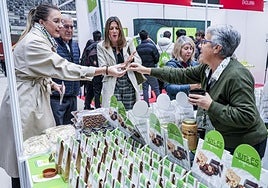 María Nanclares y Saray Zárate durante la apertura de la edición anterior de BioAraba.